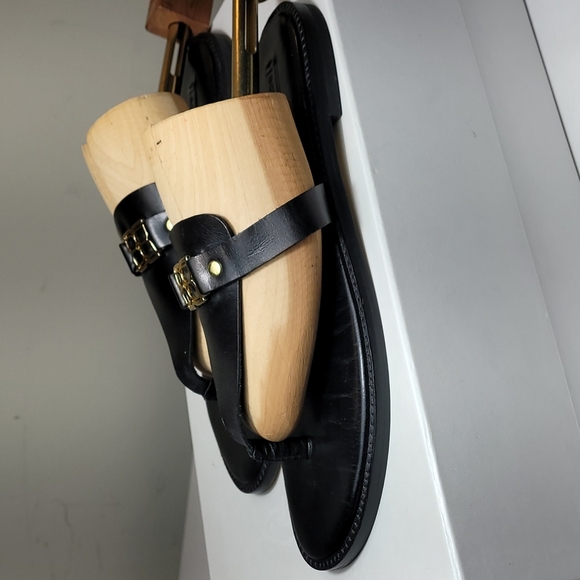 BCBG Athena black leather with gold hardware size 8.5M - Picture 2 of 8